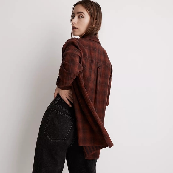 Oversized Button-down Shirt - Picture 4 of 11